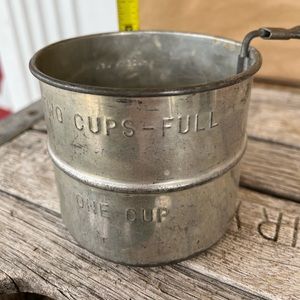 Vintage Kitchen 1 Cup 2 Cup Metal Tin Hand Held Manual Flour Sifter Shaker USA